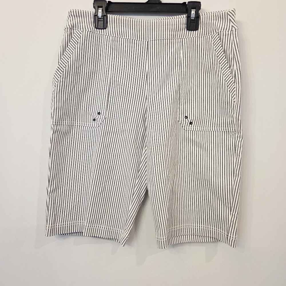 Attyre Vertical Stripe Pull On Bermuda Shorts Size 6
